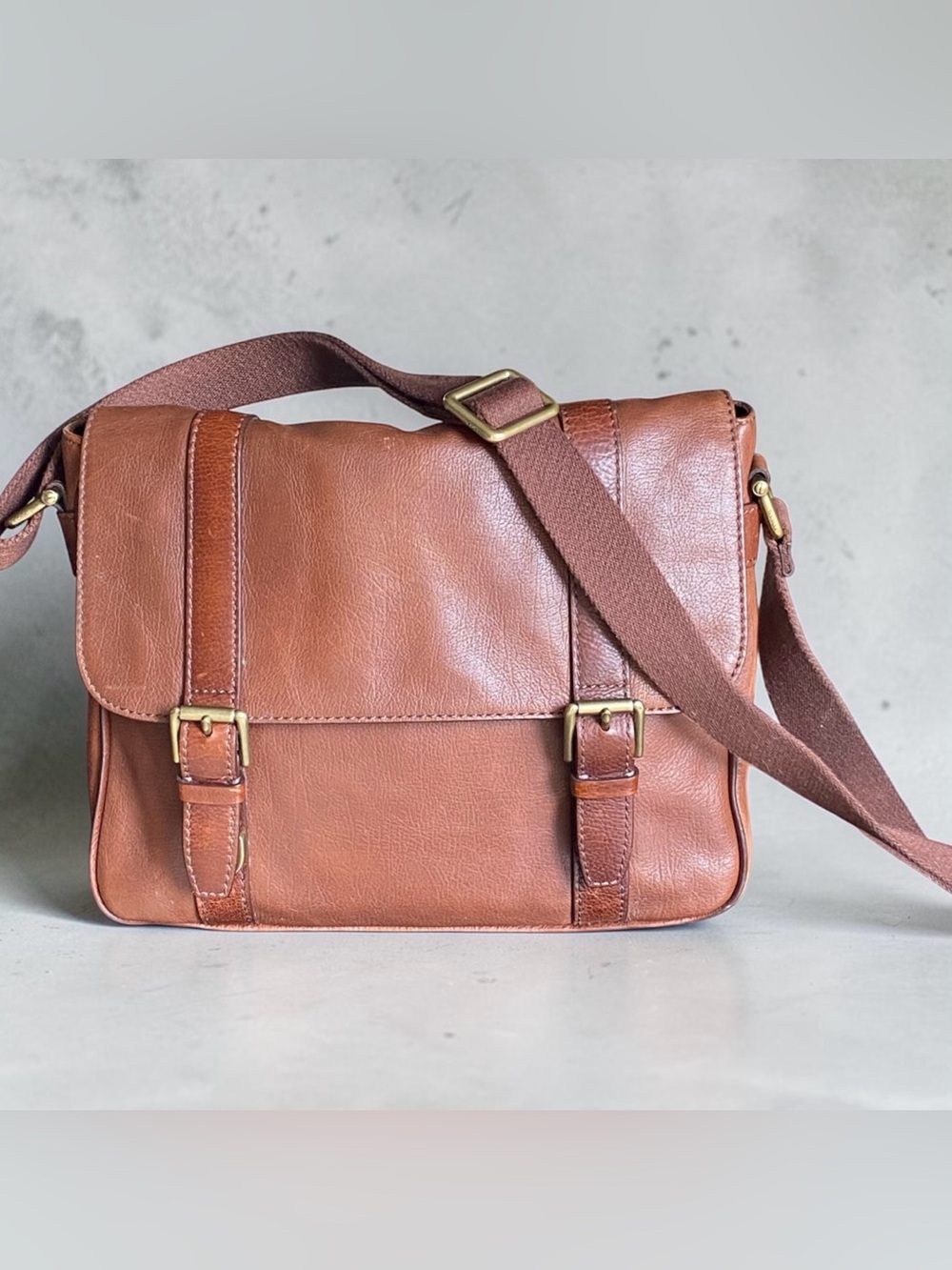 Fossil Unisex Messenger Bag Crossbody with Multiple Pockets – Adjustable Strap
